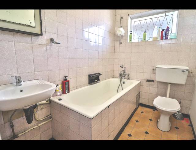 1 BEDROOM APARTMENT FOR SALE IN GQEBERHA CENTRAL